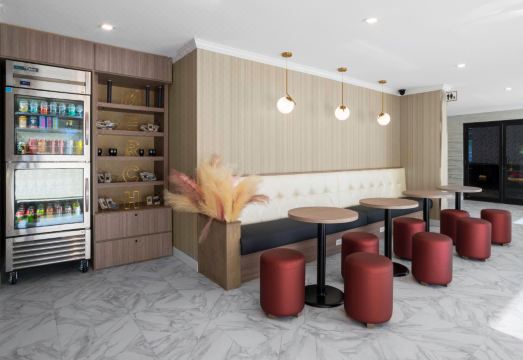 [보코 나이아가라 폭포 - 더 케이던스 바이 IHG의 깔끔한 객실 내부 이미지]