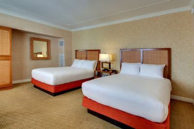 モビリティ/聴覚 障害者用2クイーンサイズベッドルーム バスタブ付き トロピカーナ ラスベガス ア ダブルツリー バイ ヒルトン ホテル＆リゾートの写真