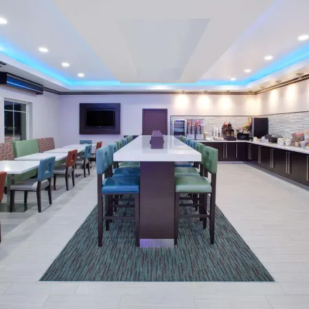 Spark by Hilton Midland South