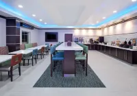 Spark by Hilton Midland South - petit déjeuner