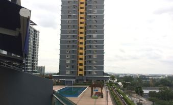 Lawang Suite Apartment with Balcony