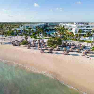 Serenade Punta Cana Beach & Spa Resort Hotel Exterior