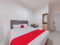 RedDoorz Syariah Plus Near Tugu Bubur Ayam Cianjur Hoteles en Pacet