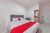 RedDoorz Syariah Plus Near Tugu Bubur Ayam Cianjur