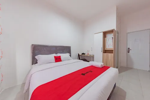 RedDoorz Syariah Plus Near Tugu Bubur Ayam Cianjur - parcheggio
