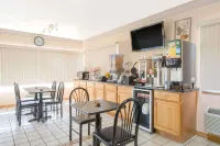 Super 8 by Wyndham Ashland - Motel