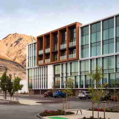 Holiday Inn Queenstown Remarkables Park Hotel Exterior