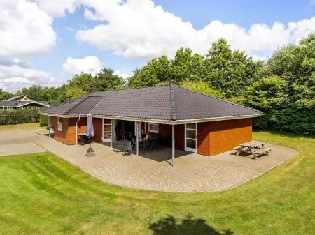 "Aletta" - 25km from the Sea