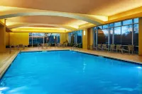 Embassy Suites by Hilton Hampton Convention Center - Kolam Renang