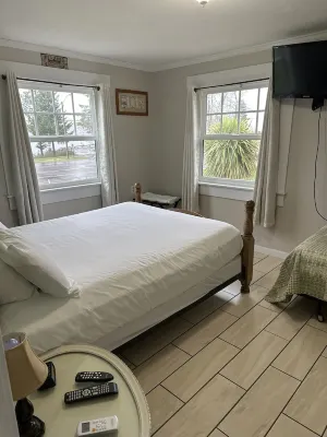 Foster Lake Inn