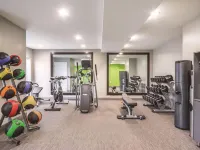 La Quinta Inn & Suites by Wyndham Hartford - Bradley Airport فنادق في Granby