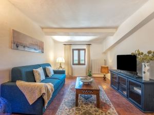 Apartment in the heart of Radicondoli with views over the hills and Wi-Fi