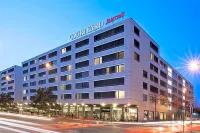 Courtyard Zurich North Hotellit kohteessa District 11