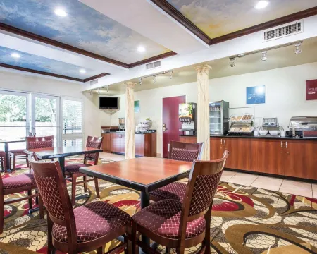 Comfort Suites Bakersfield
