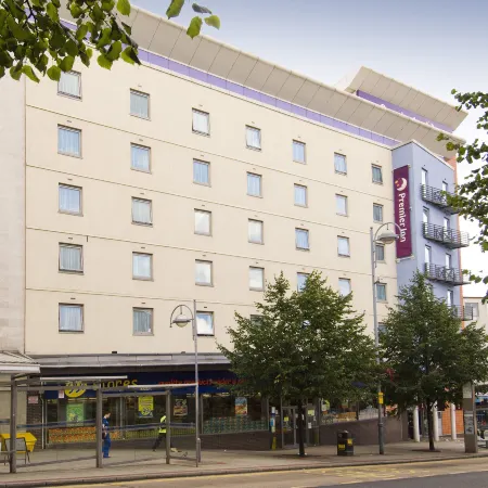 Premier Inn Sheffield City Centre (Angel Street) Отели в г. Шеффилд