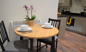 OnPoint Apartments - Deluxe Apartment City Centre Ideal Location!