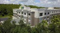 Holiday Inn Express & Suites Tampa-I-75 @ Bruce B. Downs