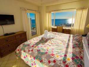 Beautiful 1½ Bedroom Condo on the Sea of Cortez at Las Palmas Resort D-703a 2 Condo by Redawning