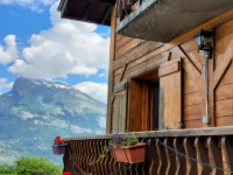 A la Claire Fontaine 1 Hotels in Combloux