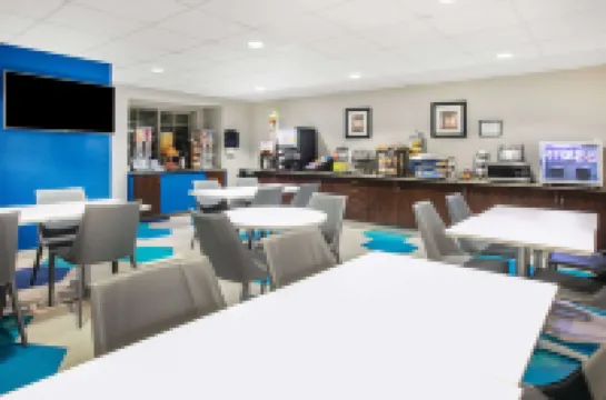 Microtel Inn & Suites by Wyndham Austin Airport