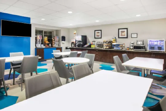Microtel Inn & Suites by Wyndham Austin Airport