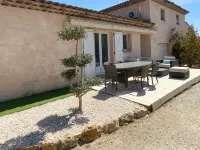 Villa 250m² Climatisée Piscine Chauffée & Fitness Hotels in Montauroux