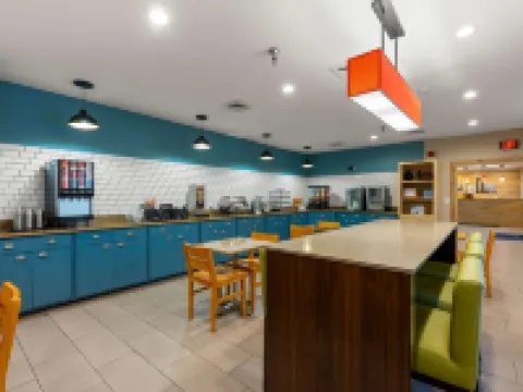 Country Inn & Suites by Radisson, Asheville at Asheville Outlet Mall, NC Hotels in Buncombe County