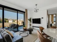 Sanders Elgio - Precious 3-Bdr Apt with Balcony Hôtels à : Ágios Athanásios