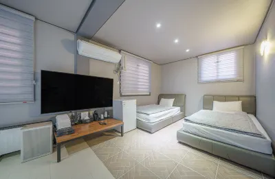 Gyeongju Family Mini Hotel โรงแรมใกล้Gyeongju Najeong Well