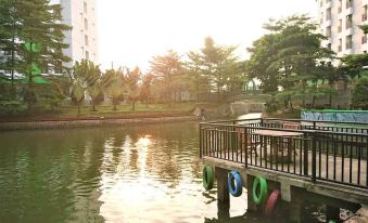 Apartment Green Lake View Ciputat by Celebrity Room