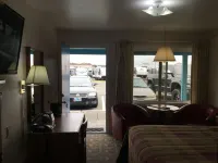Southsider Motel - parking
