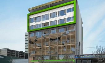 City Edge Dandenong Apartment Hotel - Housity