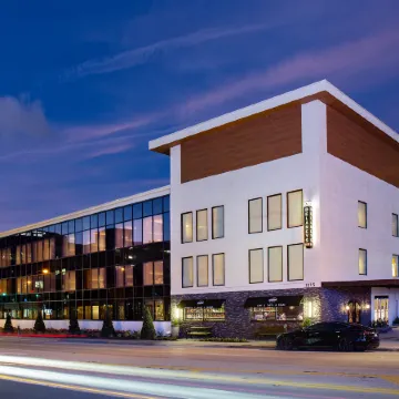 The Delaney Hotel Отели рядом с достопримечательностью «Парк Лейк Эола»