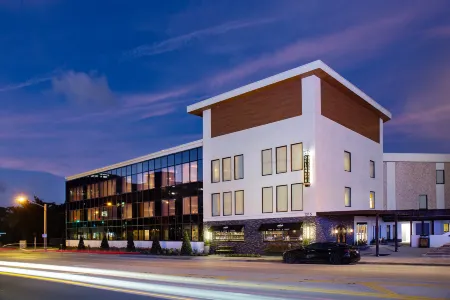 The Delaney Hotel Отели рядом с достопримечательностью «Harry P Leu Gardens»