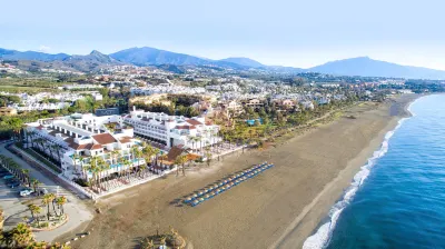 Mett Hotel & Beach Resort Marbella Estepona Отели рядом с достопримечательностью «Senda litoral de Estepona»