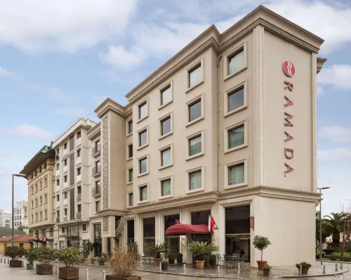 رمادا باي ويندام إسطنبول جراند بازار Hotels near مسجد الفاتح