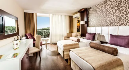 Tusan Beach Resort - All Inclusive Отели в г. Bayraklidede Mahallesi