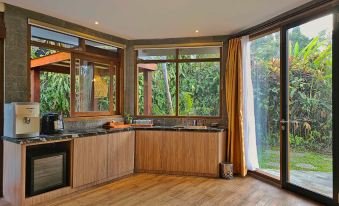 Villa 4-Br Klub Bunga No. 8 Batu Malang