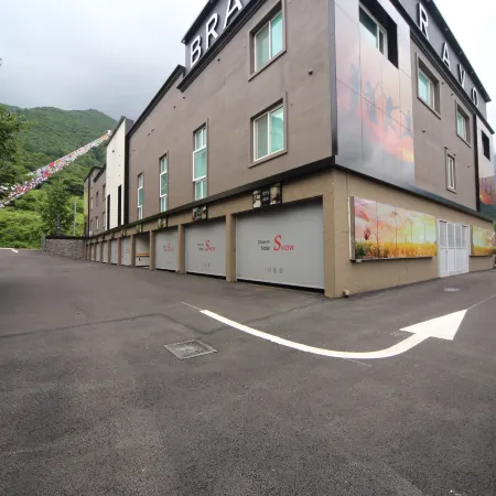 Ulsan Yeongnam Alps Bravo Отели рядом с достопримечательностью «Храм Соннамса»