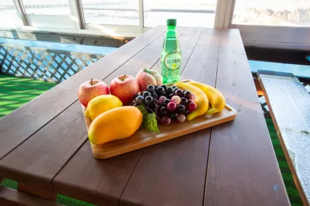 Molina Pension Отели рядом с достопримечательностью «Submerged Tomb of King Munmu»