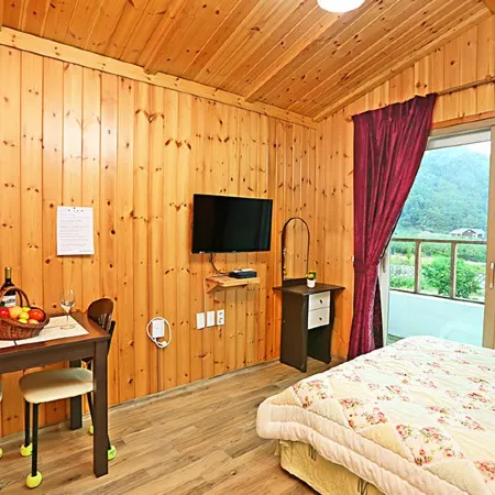 Cheongdo Mountains Bed and Breakfast