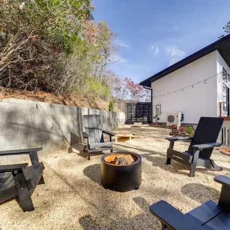 Modern Mountain-View Sanctuary in Pisgah Forest