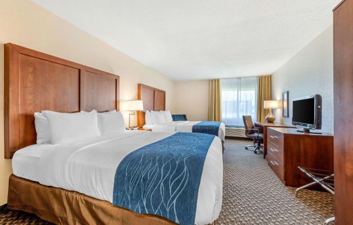 Comfort Inn & Suites Near Route 66