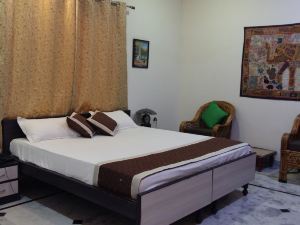 Garg Niwas ( A Heritage Stay )