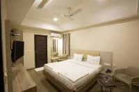 Ponnis Hotel
