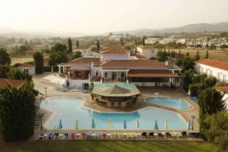 Akamanthea Holiday Village Отели рядом с достопримечательностью «Latchi Yachting»