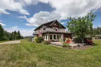 Luxurious 5-Br Acreage | Year-Round Heated Pool & HotTub | Mtn View | Pool Table