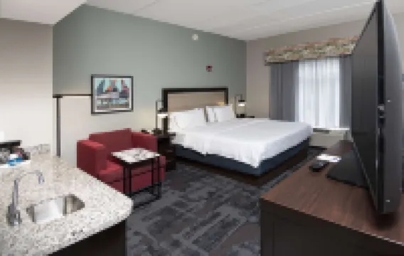 Hampton Inn & Suites Raleigh Downtown
