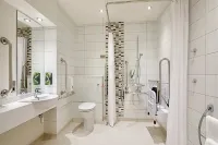 Premier Inn St Davids Hotels in Броди