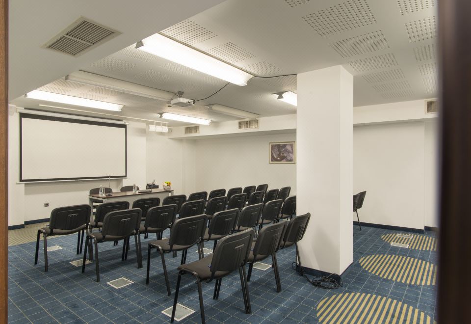 4. 로슬린 쓰라샤 ..